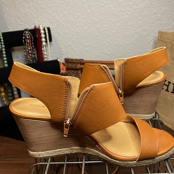 Lucky Brand Lowden Leather Sandals - Picture 3 of 11